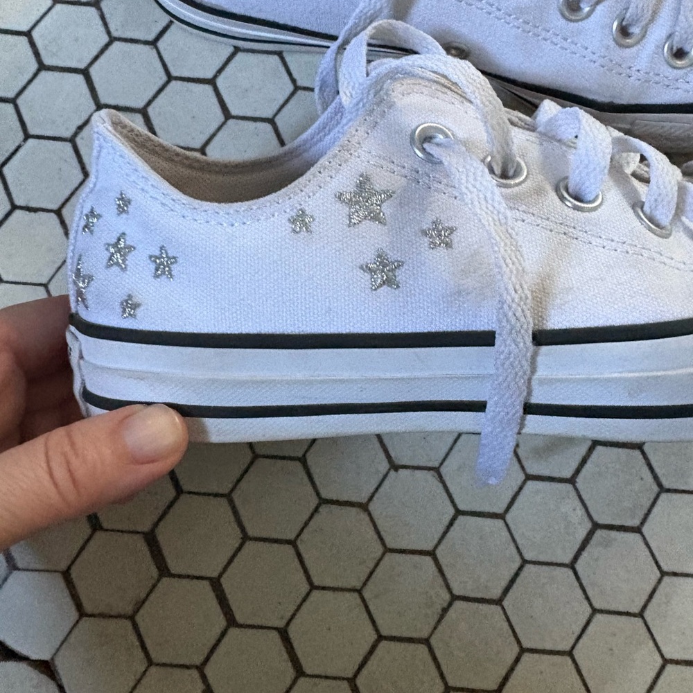 Converse White Star-Embellished Sneakers 7 wide women’s